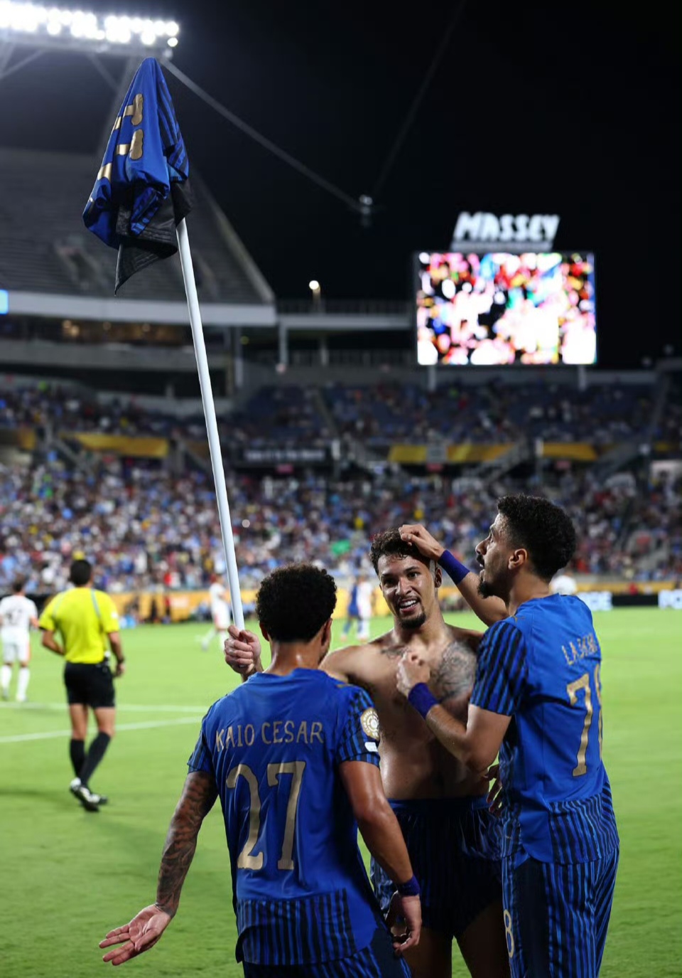 清晨曼联调整名单：国王杯节点到来；媒体盛赞；赛程密集仍需轮换的简单介绍英雄联盟官网